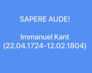Banner SAPERE AUDE – Aufforderung von Immanuel Kant, den eigenen Denkapparat zu benutzen anstatt mentale Bequemlichkeit zu leben.
