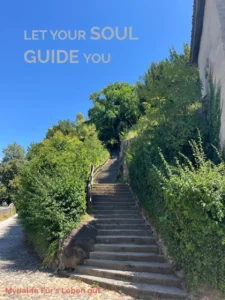 Bild von Weggabelung, let your soul guide you, um den passenden Weg zu finden.