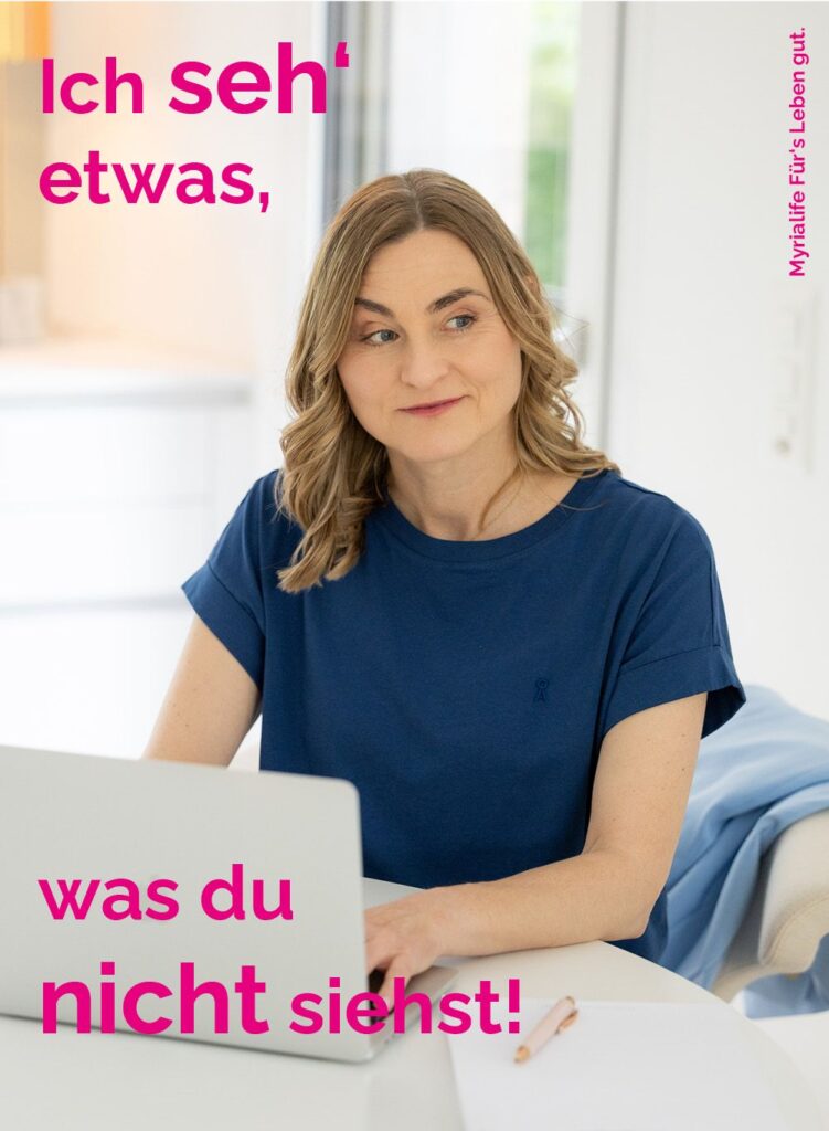 Frau am Laptop mit Blick zur Seite als Symbol für das Thema Such- und Find-Prozesse